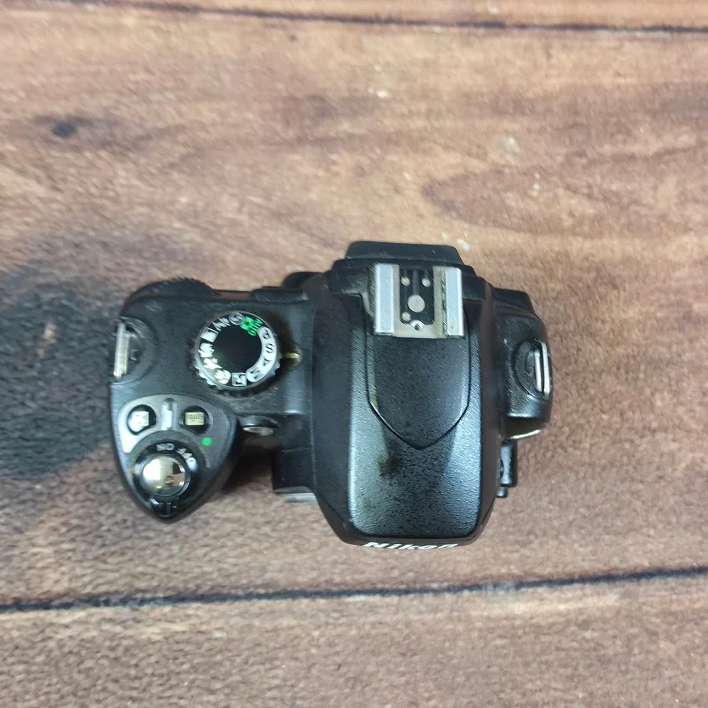 Nikon D40 DSLR Camera Body Black Fair For Parts or Repair